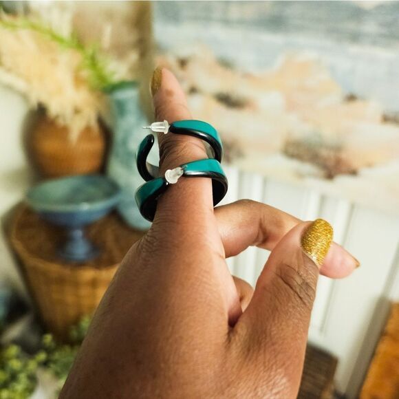 VTG Green & Black Color Block Retro Fashion Hoop Earrings. - Picture 4 of 15